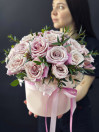 Коробка из 21 розы с эвкалиптом