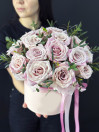 Коробка из 21 розы с эвкалиптом