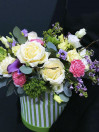 Композиция Весна в шляпной коробке
