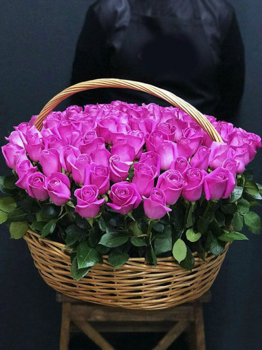 Корзина из 101 сиреневой розы