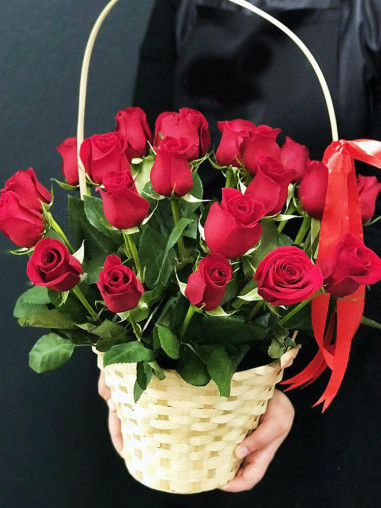 Корзина из 25 роз