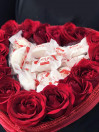 Сердце из роз и конфет Raffaello