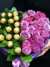 Сердце из черничных роз и конфет Ferrero Rocher